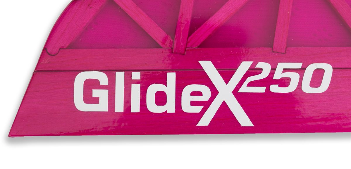 GlideX-250-Schriftzug auf der pinken Tragfläche
